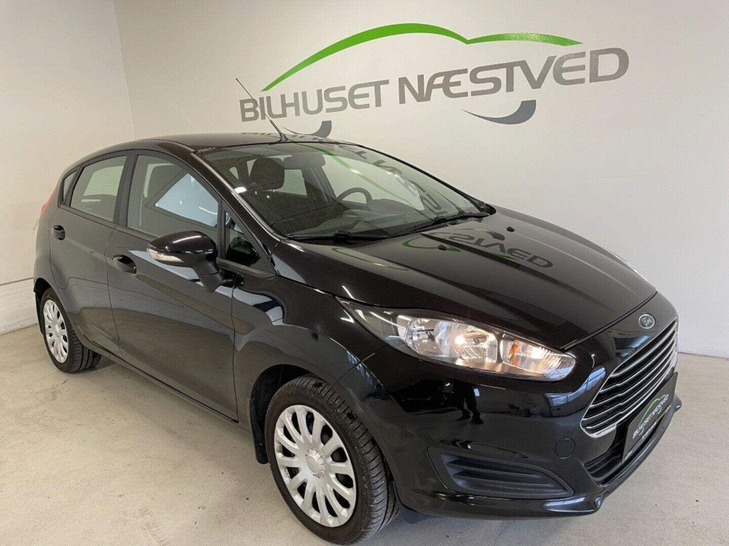 Grå Ford Fiesta fra 2014