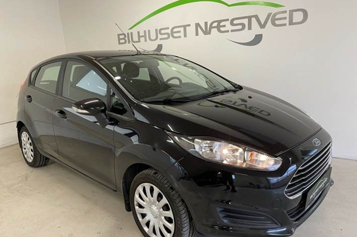 Grå Ford Fiesta fra 2014