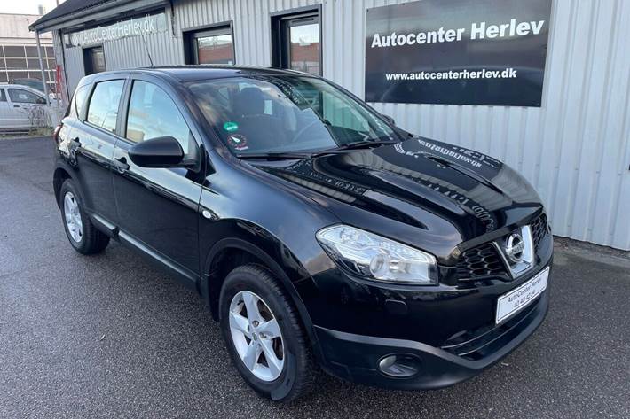 Grå Nissan Qashqai fra 2010