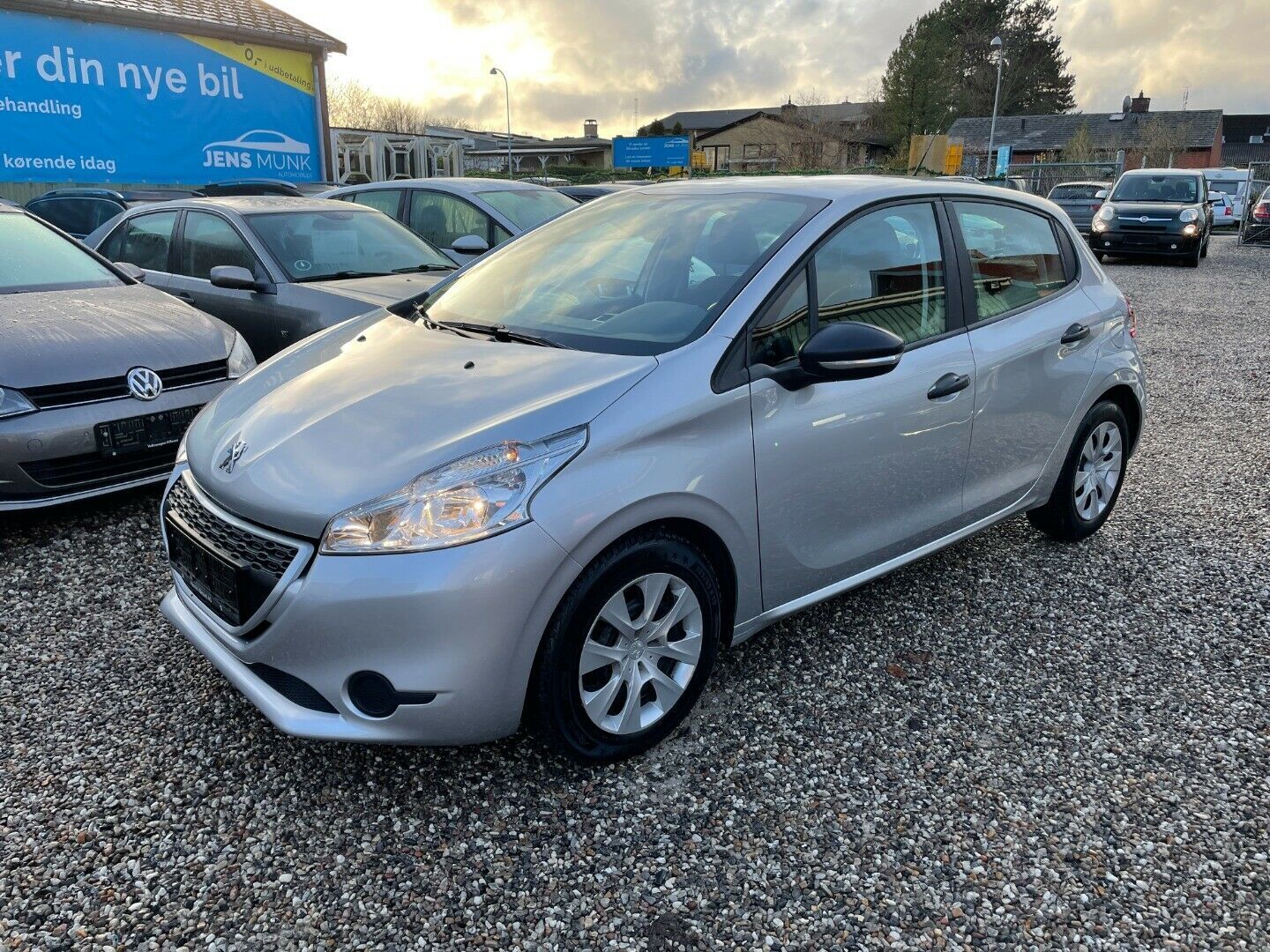 Grå Peugeot 208 fra 2013