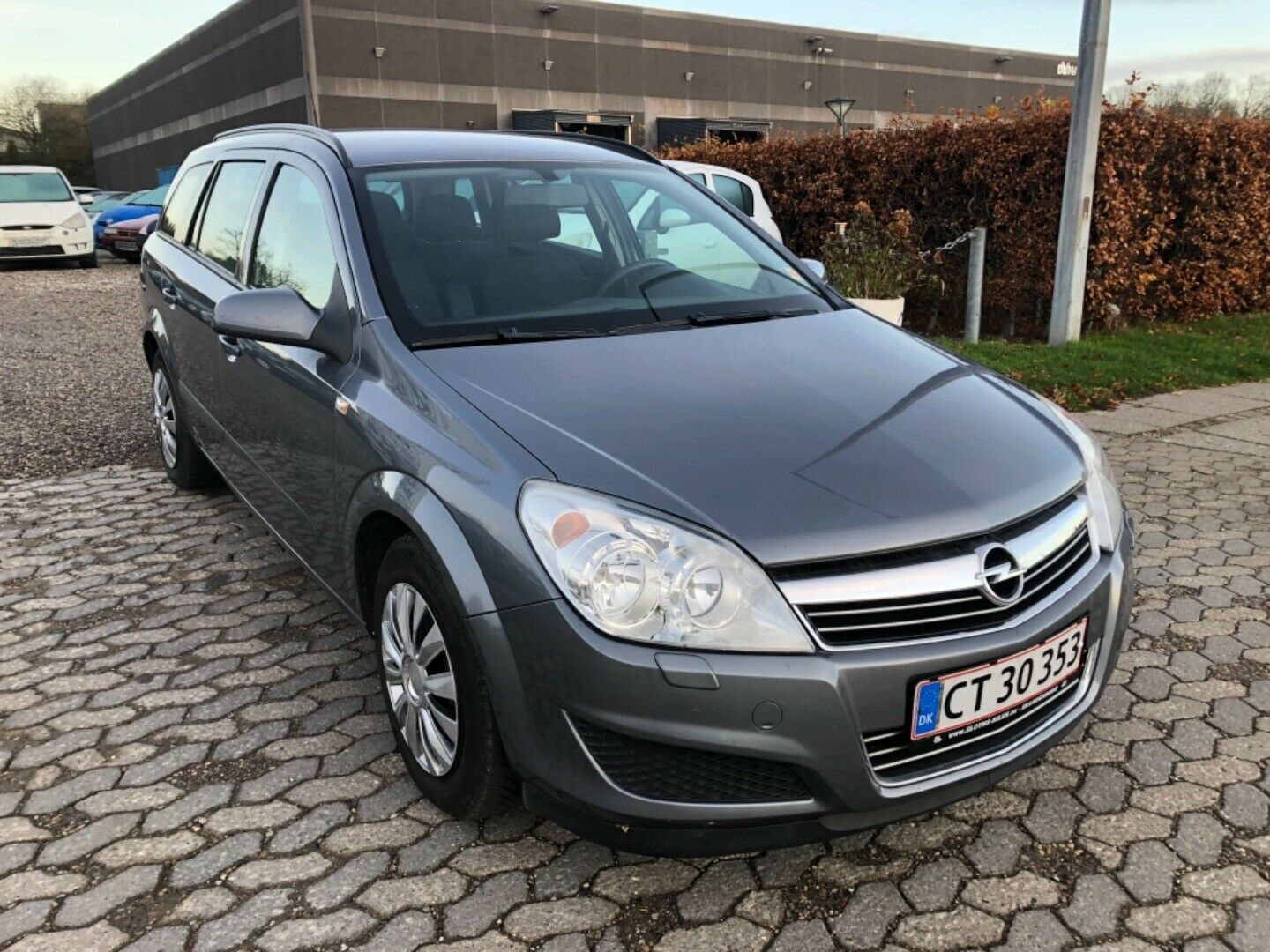 Grå Opel Astra fra 2007