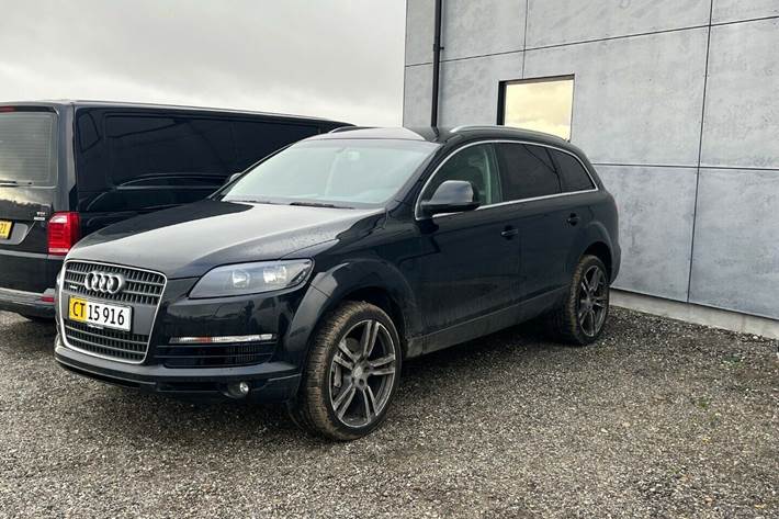 Grå Audi Q7 fra 2007