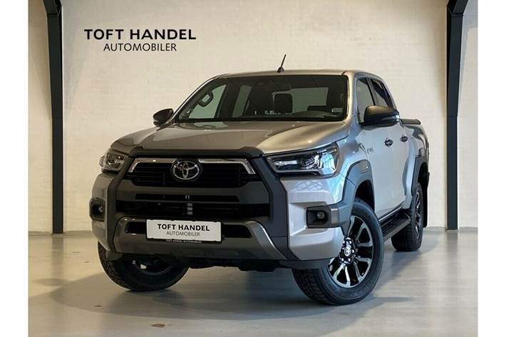 Grå Toyota HiLux fra 2021