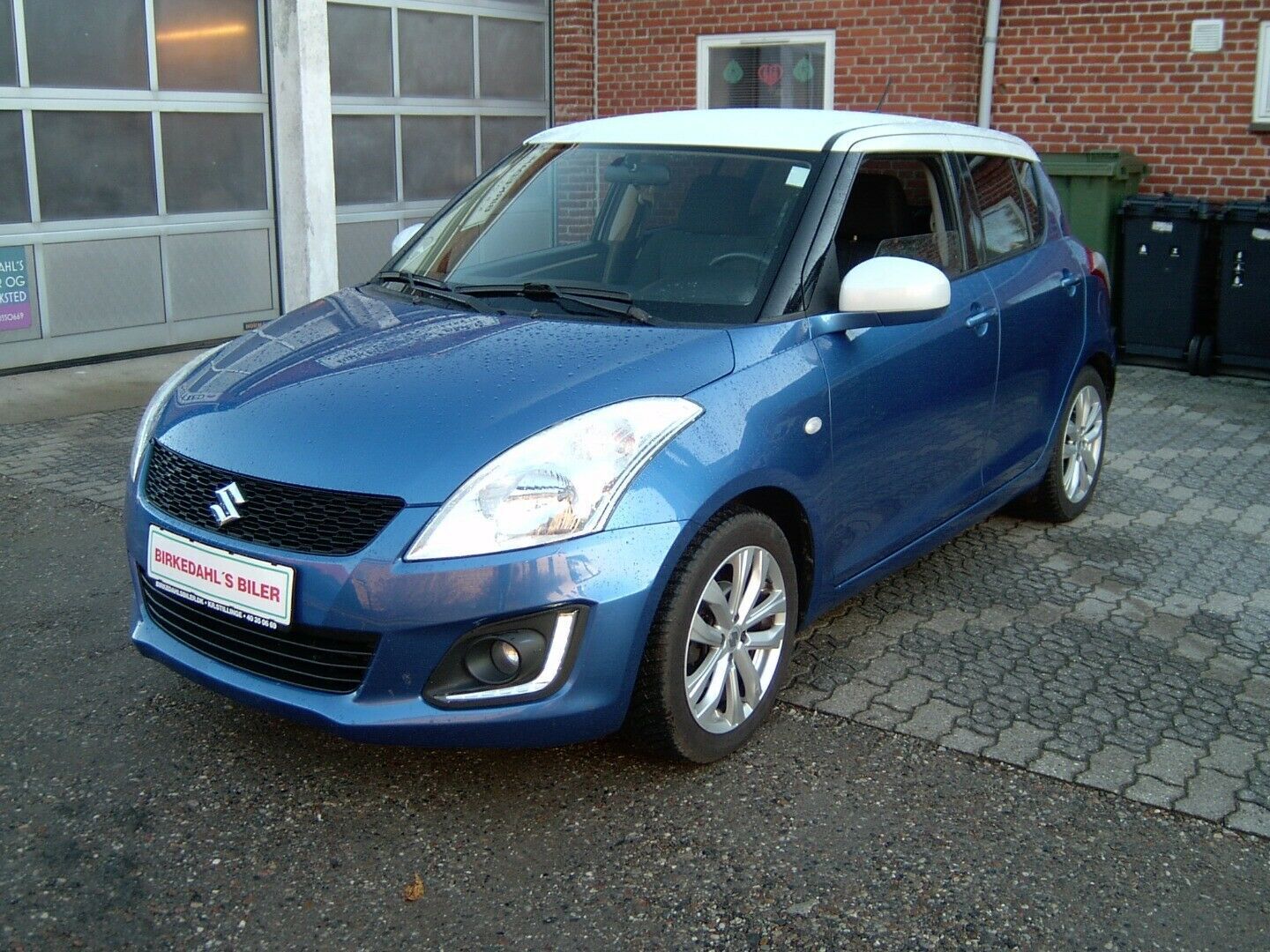 Blå Suzuki Swift fra 2014