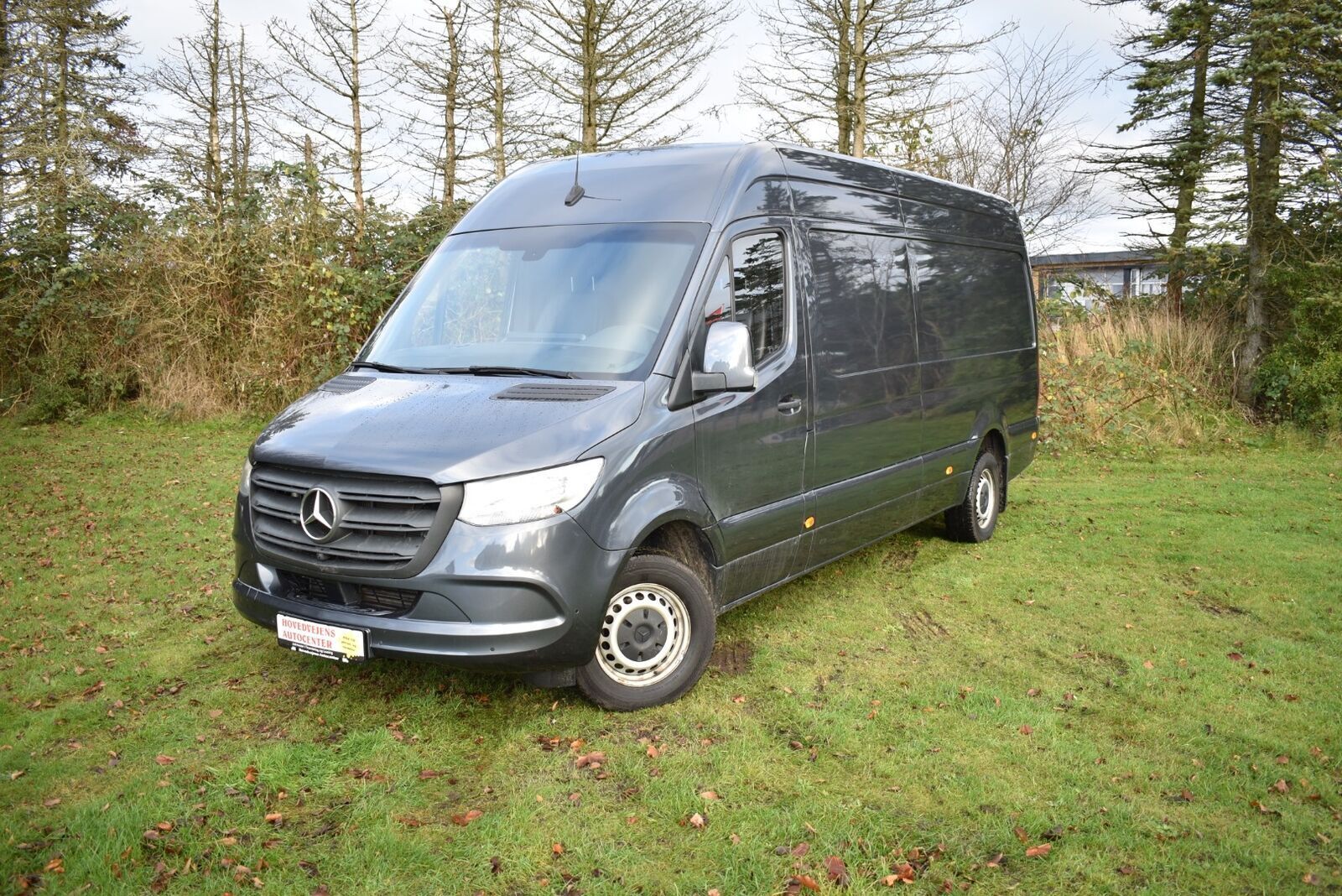 Grå Mercedes Sprinter 319 fra 2018