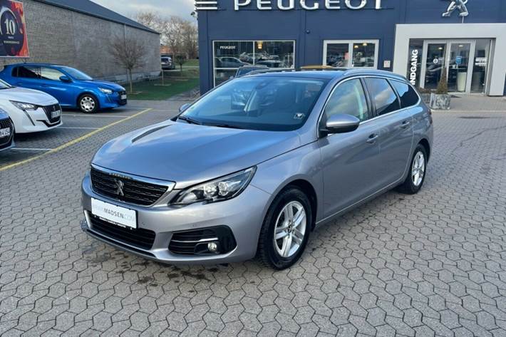 Grå Peugeot 308 fra 2018