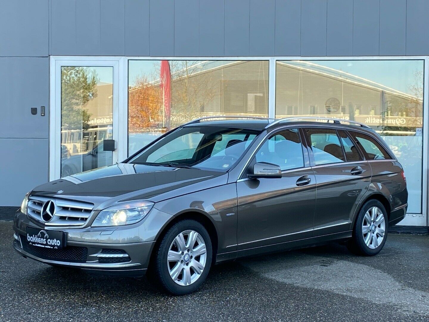 Grå Mercedes C220 fra 2010