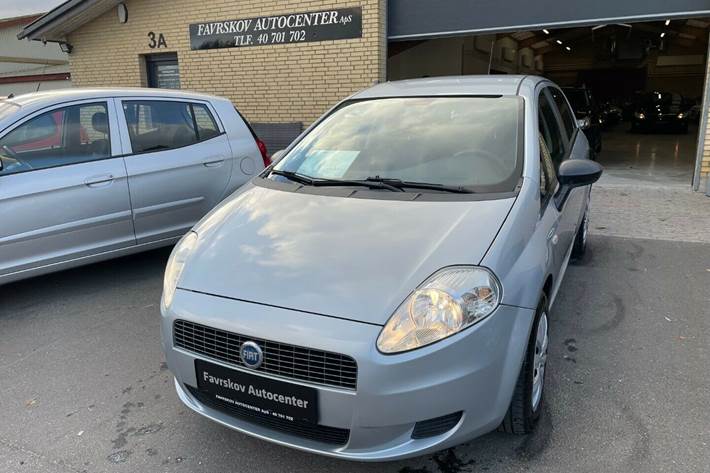 Grå Fiat Punto fra 2006