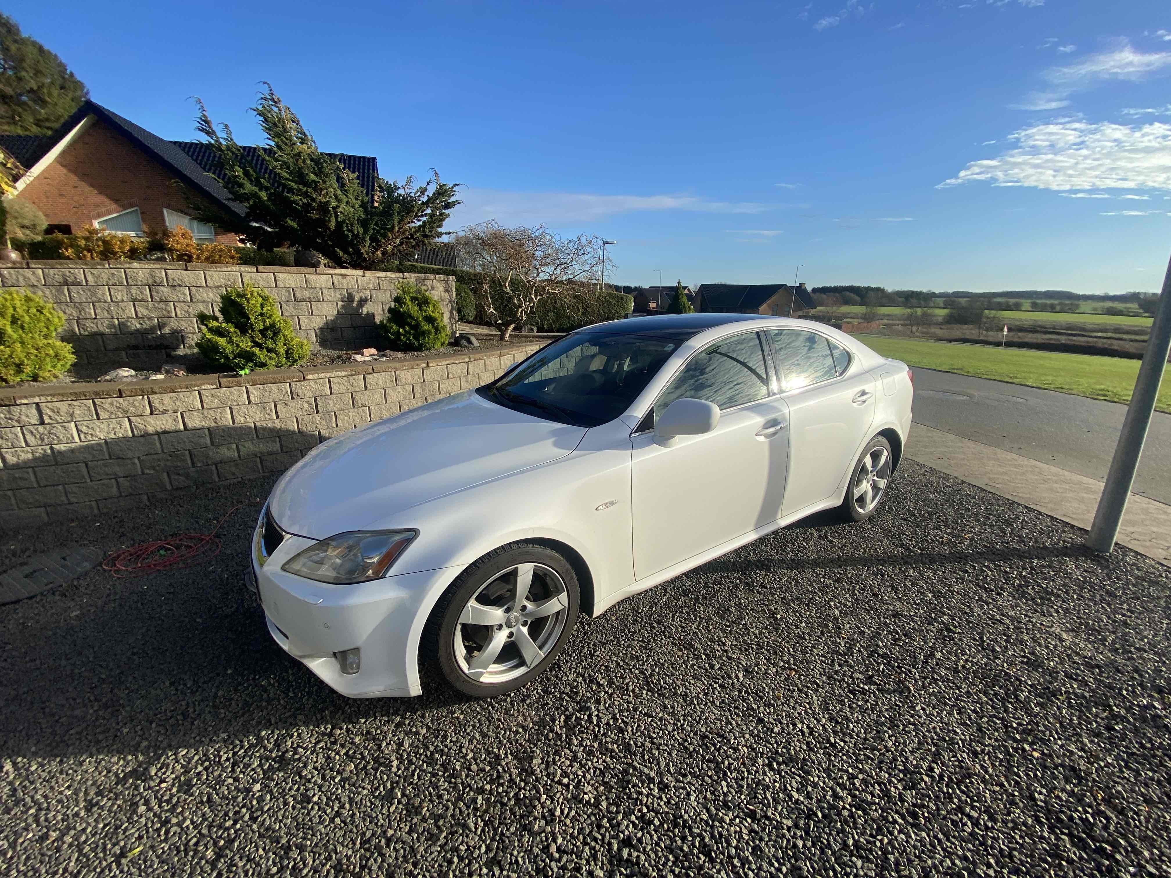 Hvid Lexus IS250 fra 2007