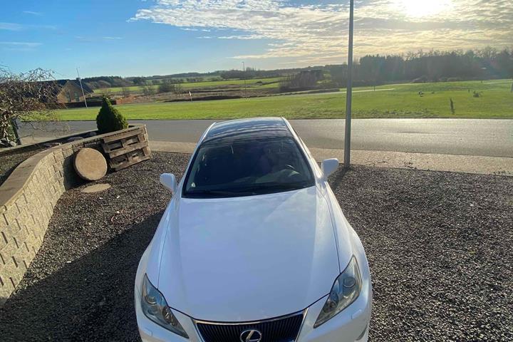 Hvid Lexus IS250 fra 2007