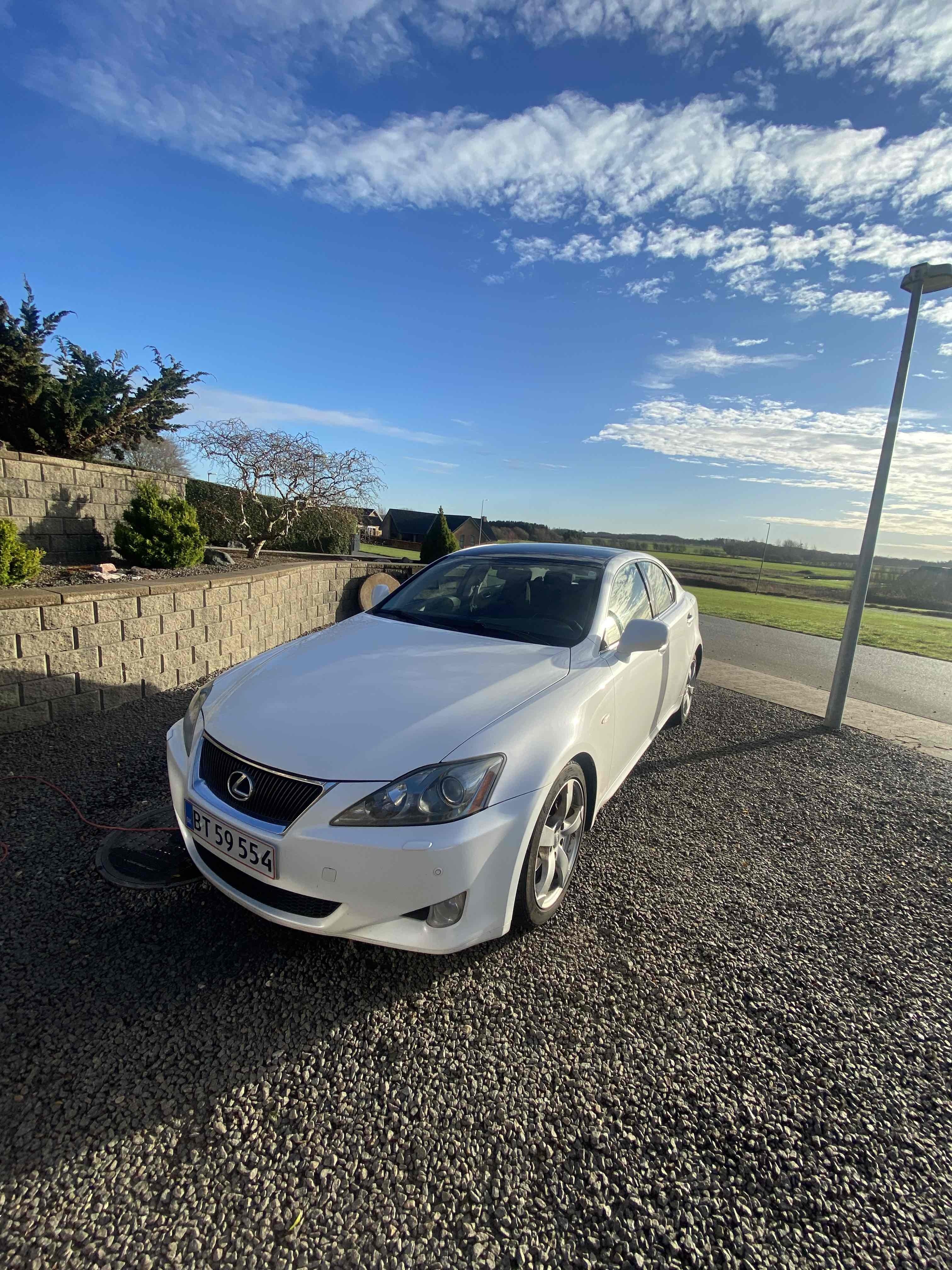 Hvid Lexus IS250 fra 2007