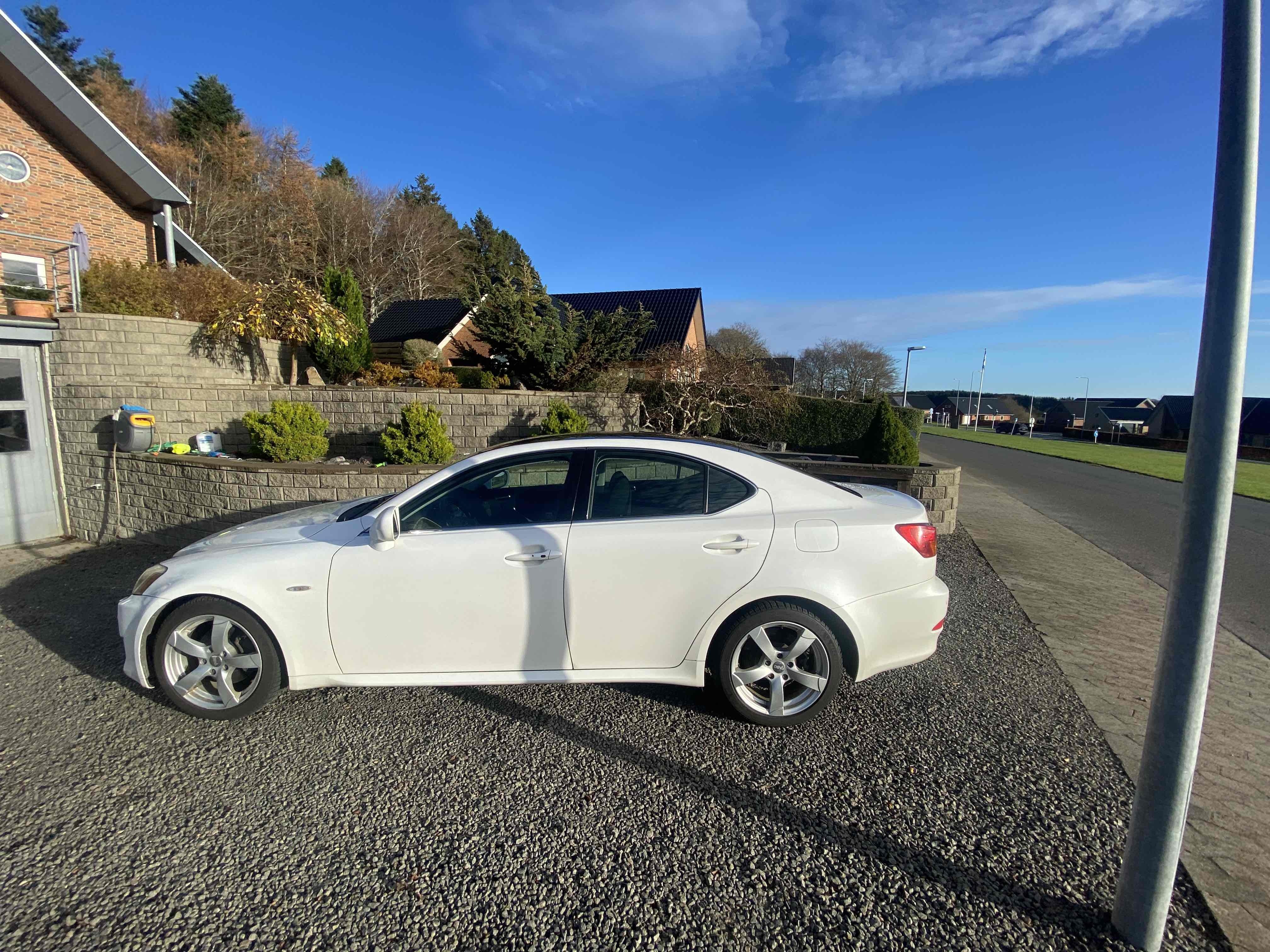 Hvid Lexus IS250 fra 2007