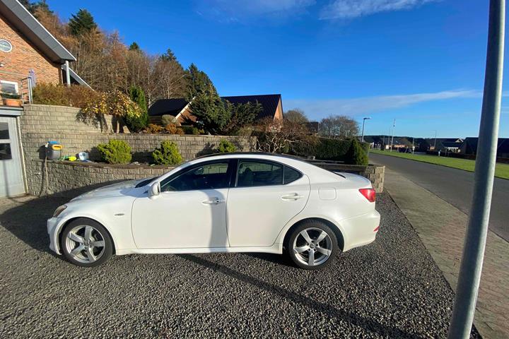Hvid Lexus IS250 fra 2007