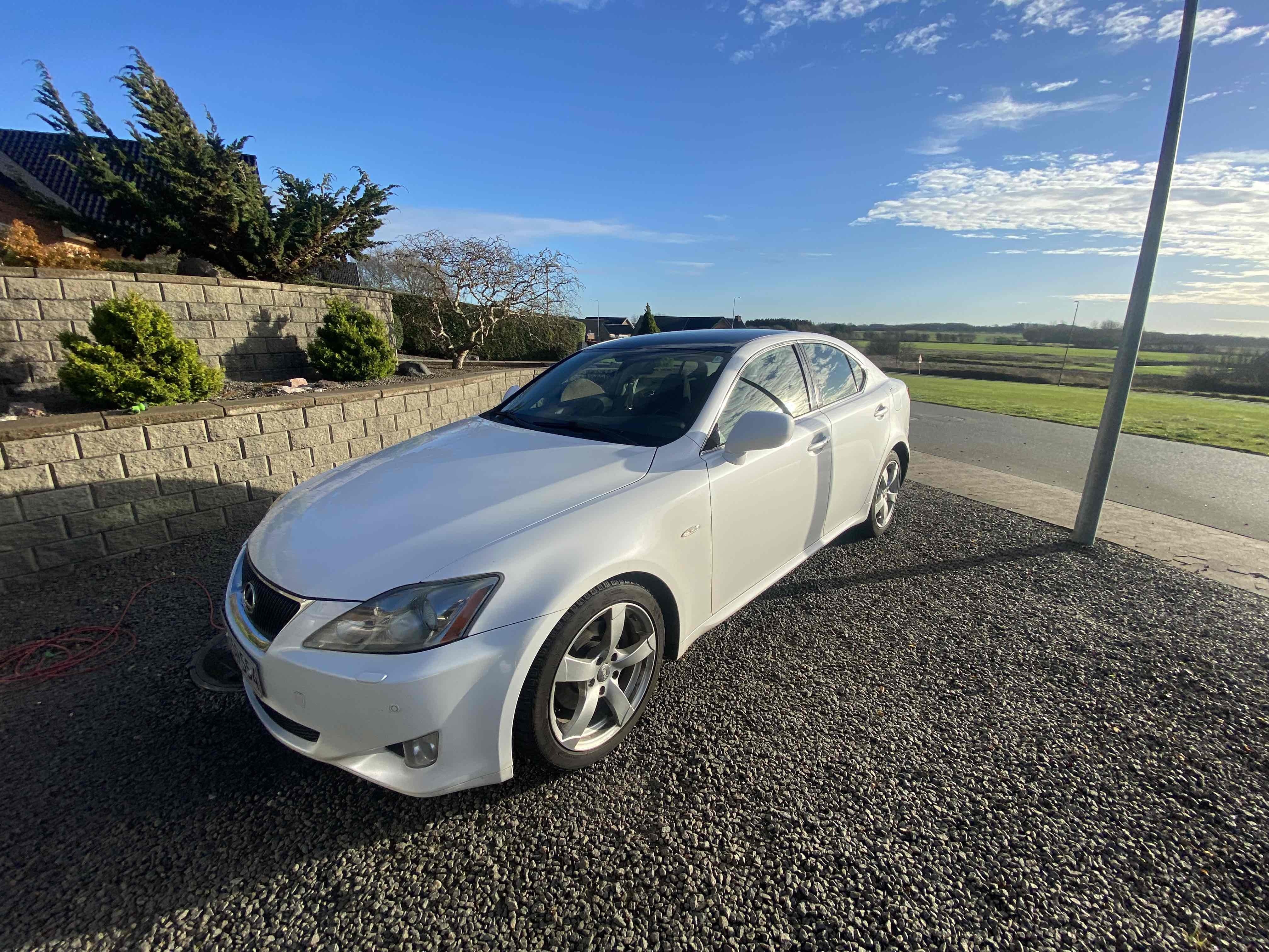Hvid Lexus IS250 fra 2007