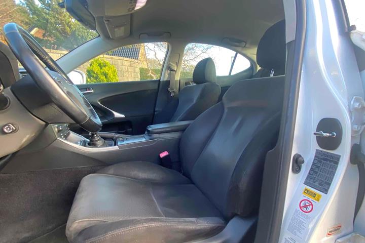 Hvid Lexus IS250 fra 2007