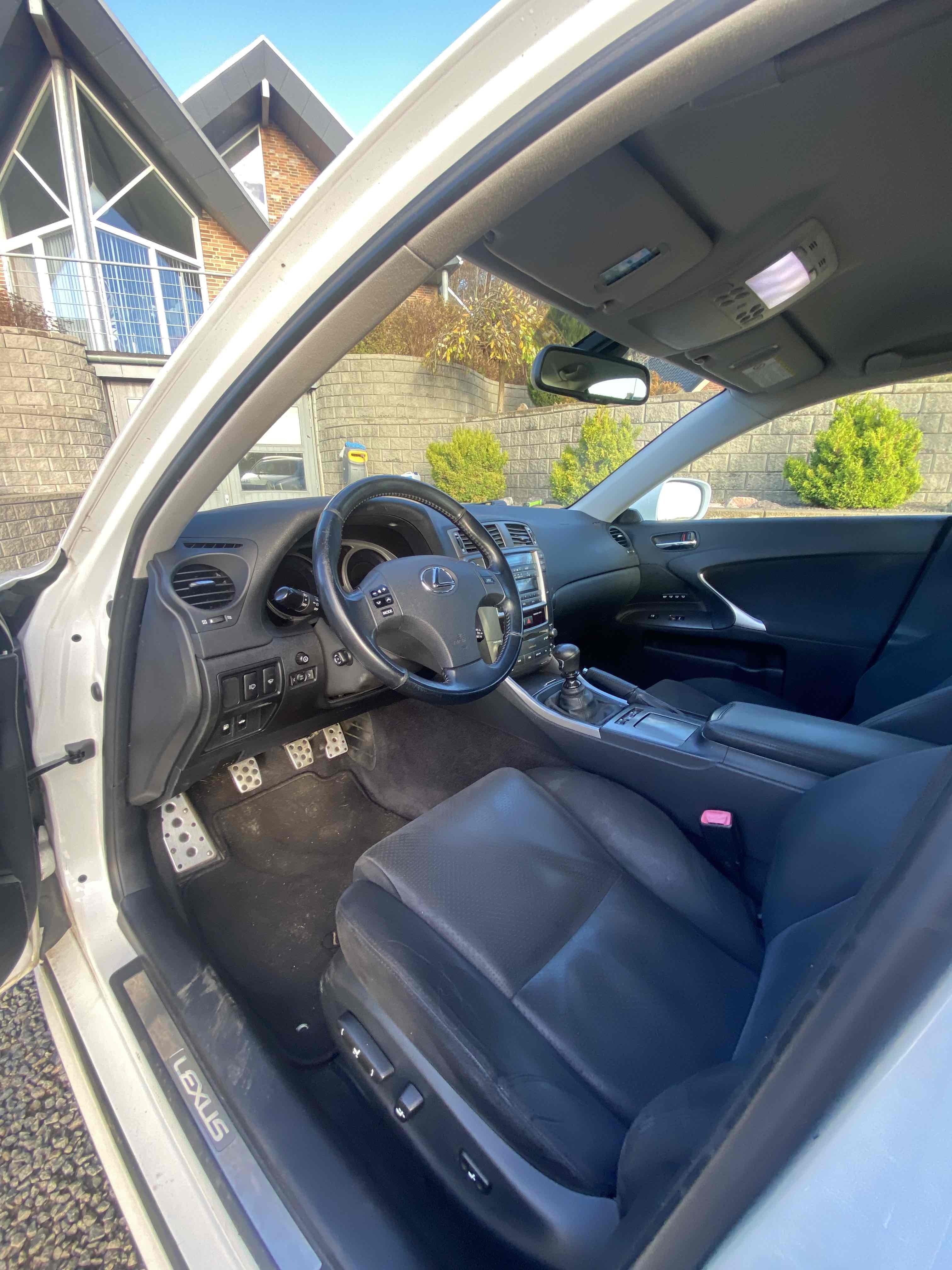 Hvid Lexus IS250 fra 2007