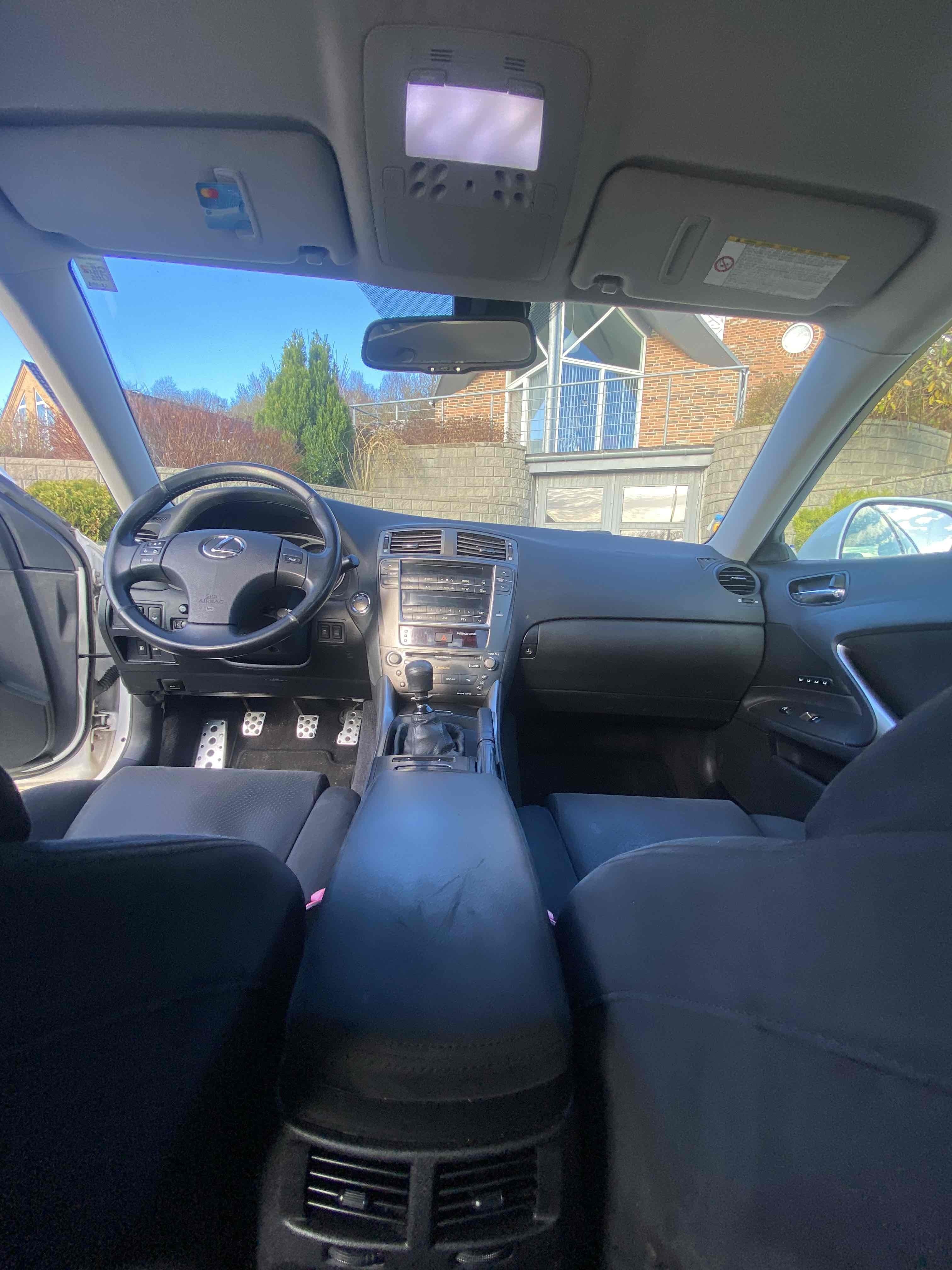 Hvid Lexus IS250 fra 2007
