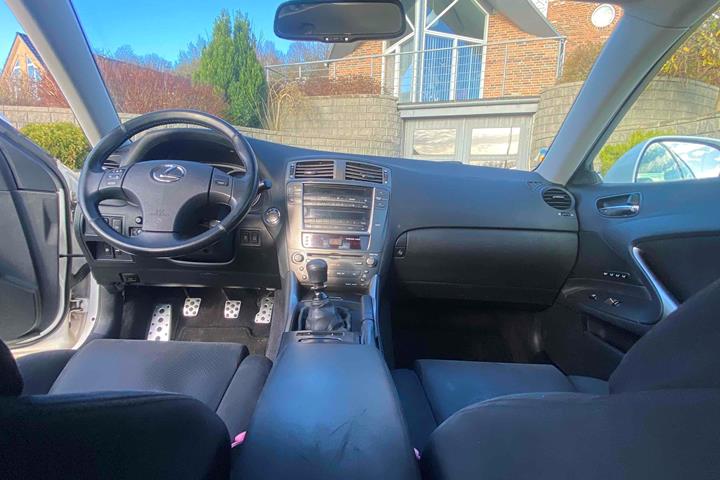 Hvid Lexus IS250 fra 2007