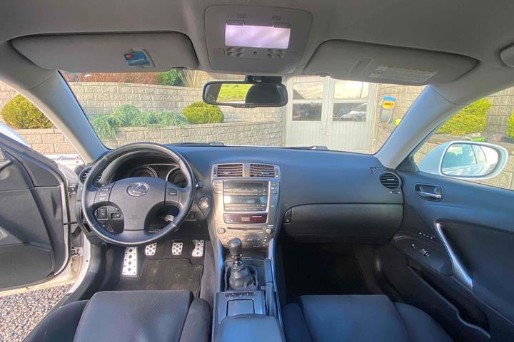 Hvid Lexus IS250 fra 2007