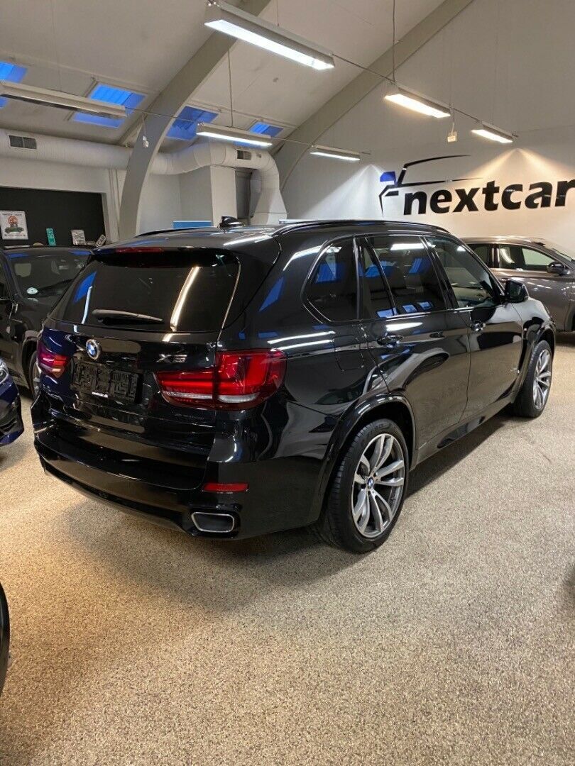 Grå BMW X5 fra 2018