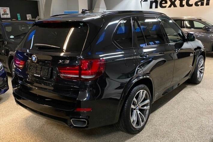 Grå BMW X5 fra 2018