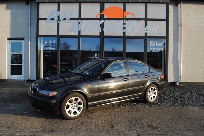 Grå BMW 318i fra 2003