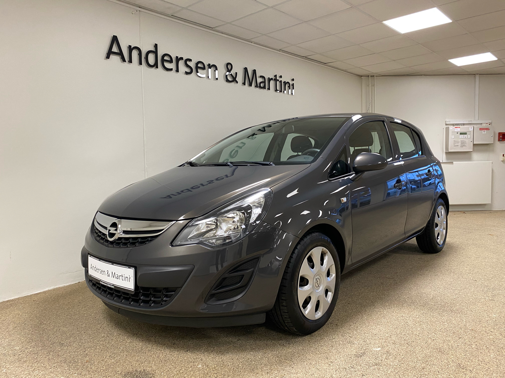 Grå Opel Corsa fra 2014