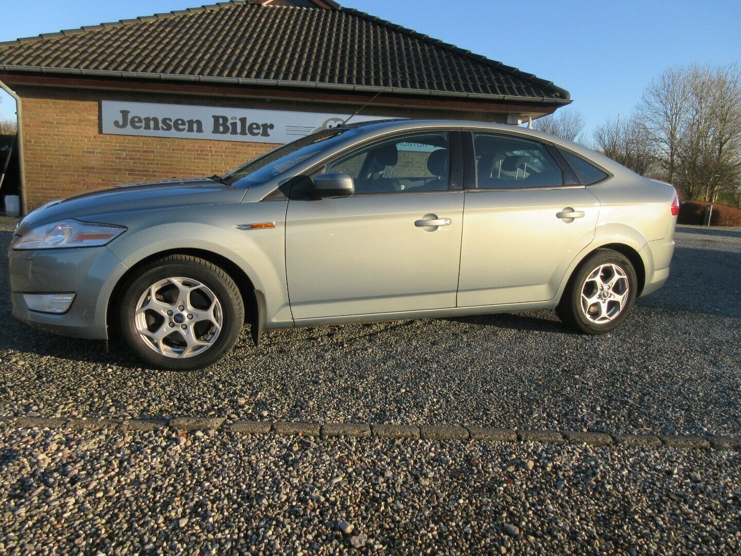 Grå Ford Mondeo fra 2010