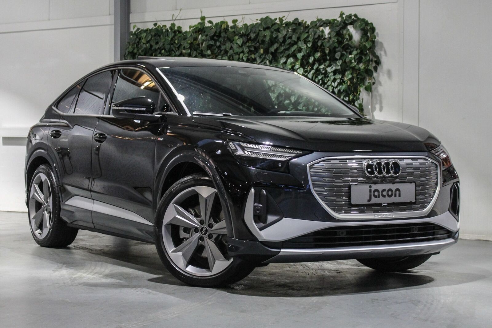Grå Audi Q4 e-tron fra 2021