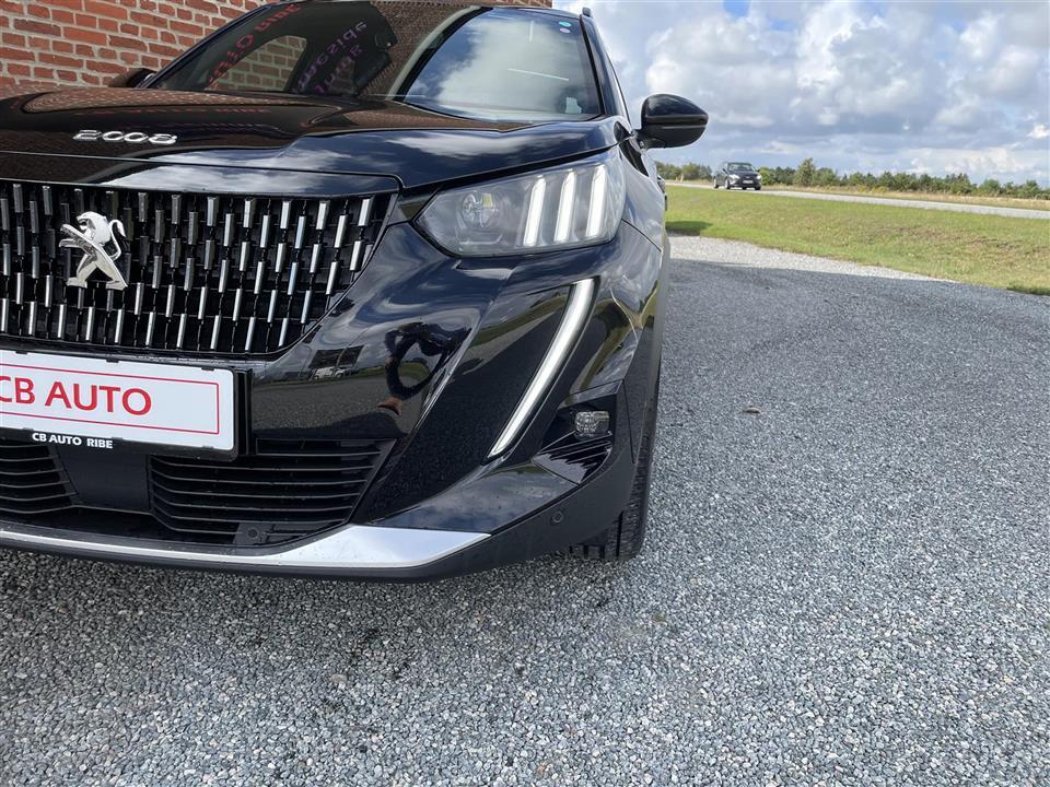 Sort Peugeot 2008 fra 2021