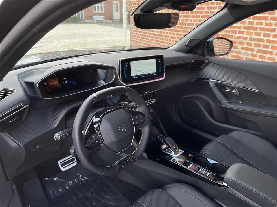 Sort Peugeot 2008 fra 2021