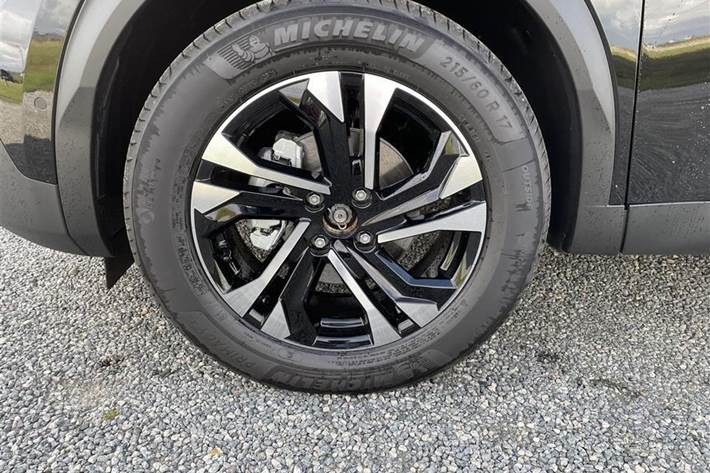 Sort Peugeot 2008 fra 2021