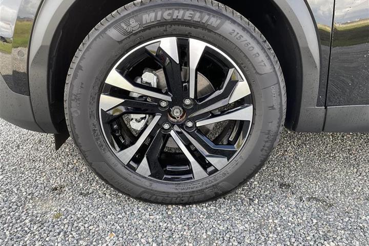 Sort Peugeot 2008 fra 2021