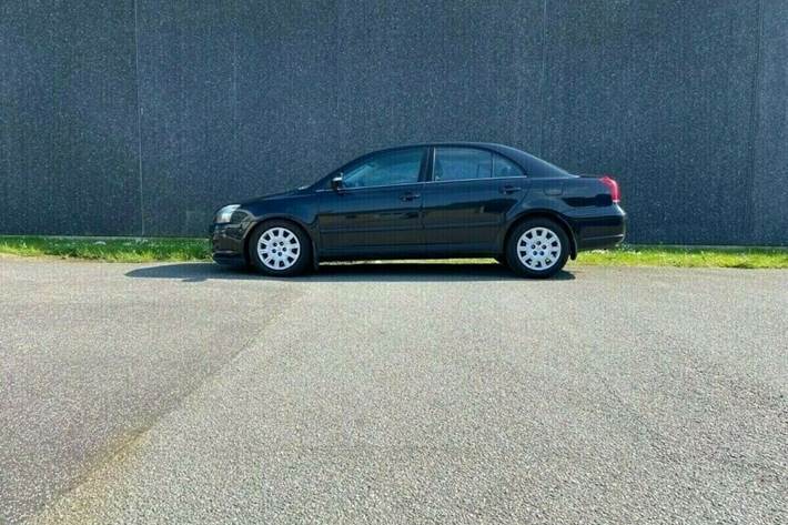 Grå Toyota Avensis fra 2007