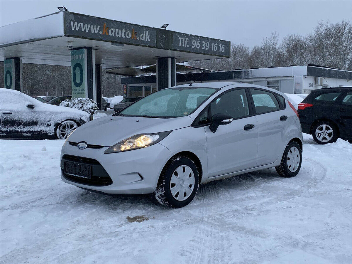 Grå Ford Fiesta fra 2009