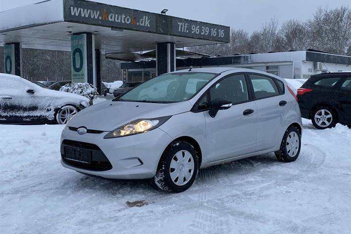 Grå Ford Fiesta fra 2009