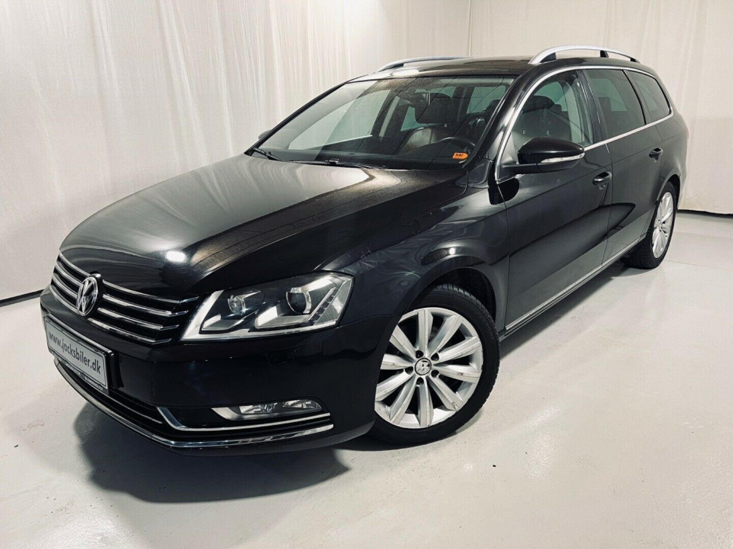 Grå VW Passat fra 2011
