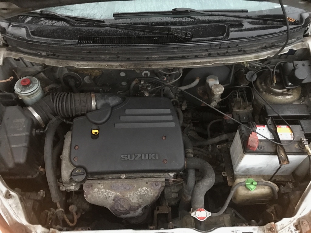 Grå Suzuki Liana fra 2003