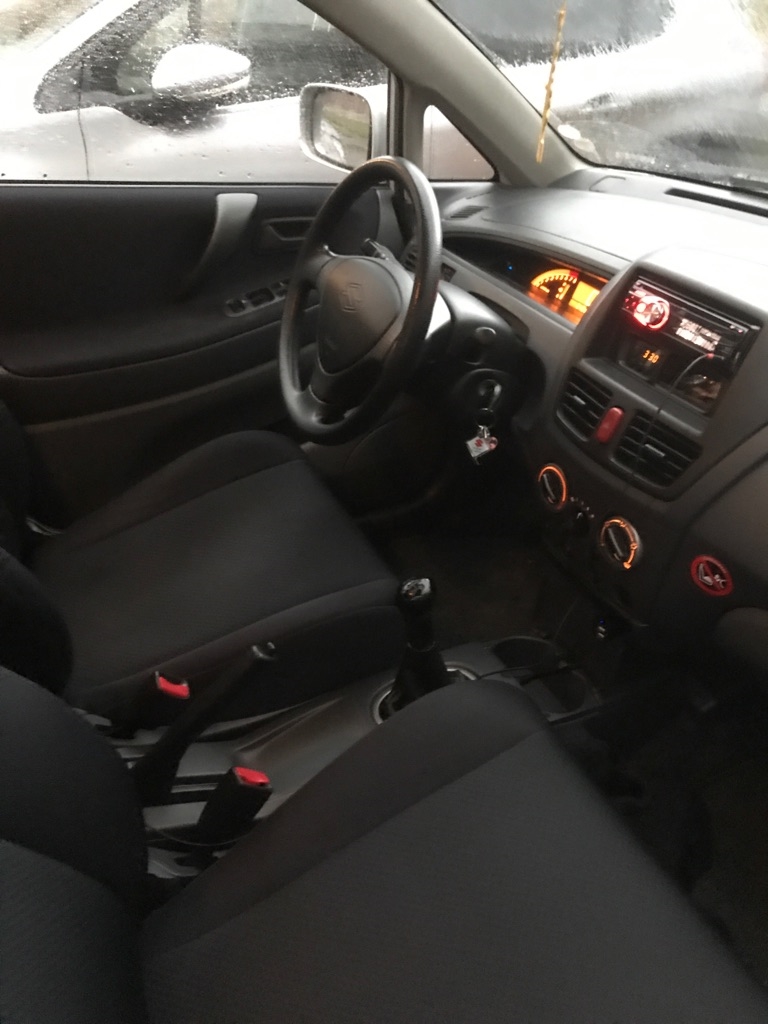 Grå Suzuki Liana fra 2003
