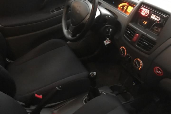 Grå Suzuki Liana fra 2003