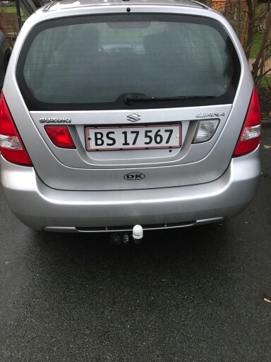 Grå Suzuki Liana fra 2003