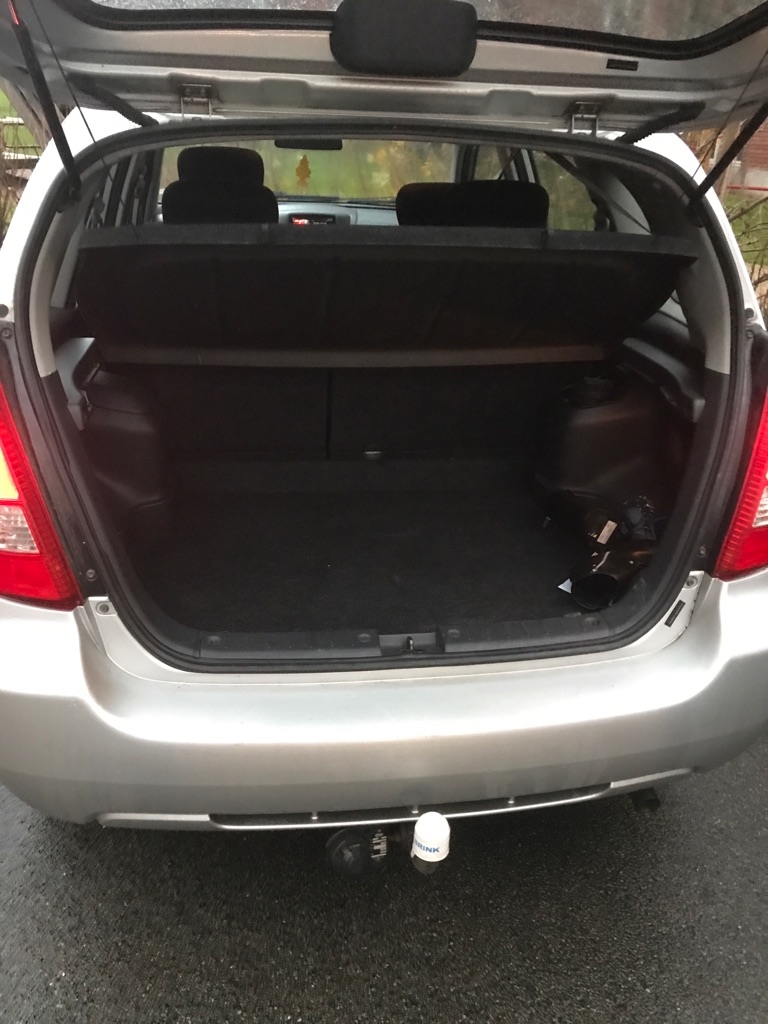Grå Suzuki Liana fra 2003