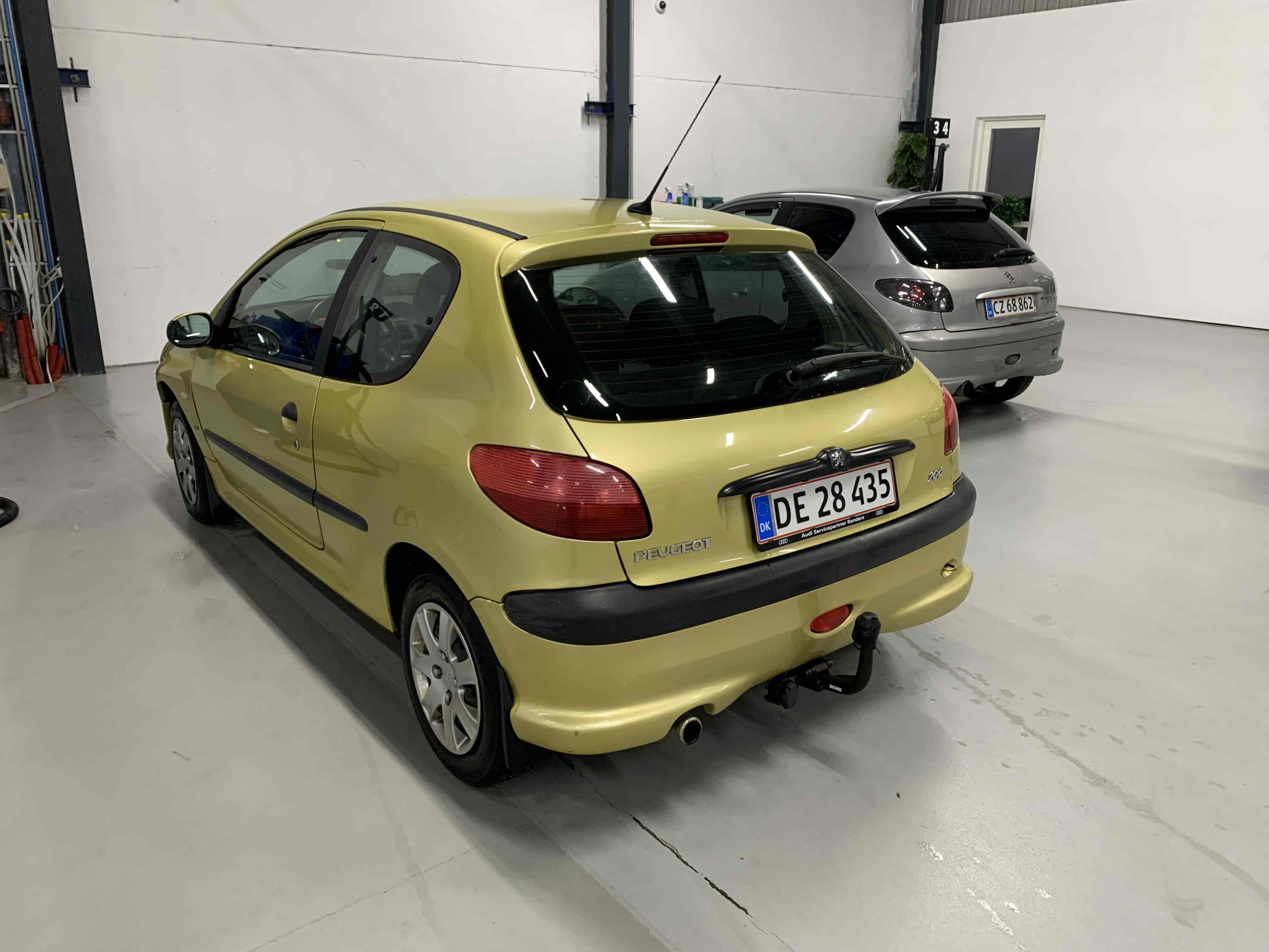 Guld Peugeot 206 fra 2004
