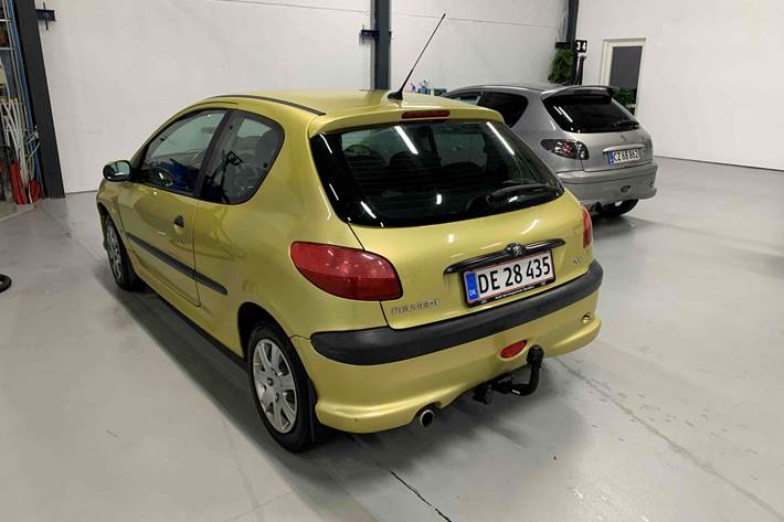 Guld Peugeot 206 fra 2004