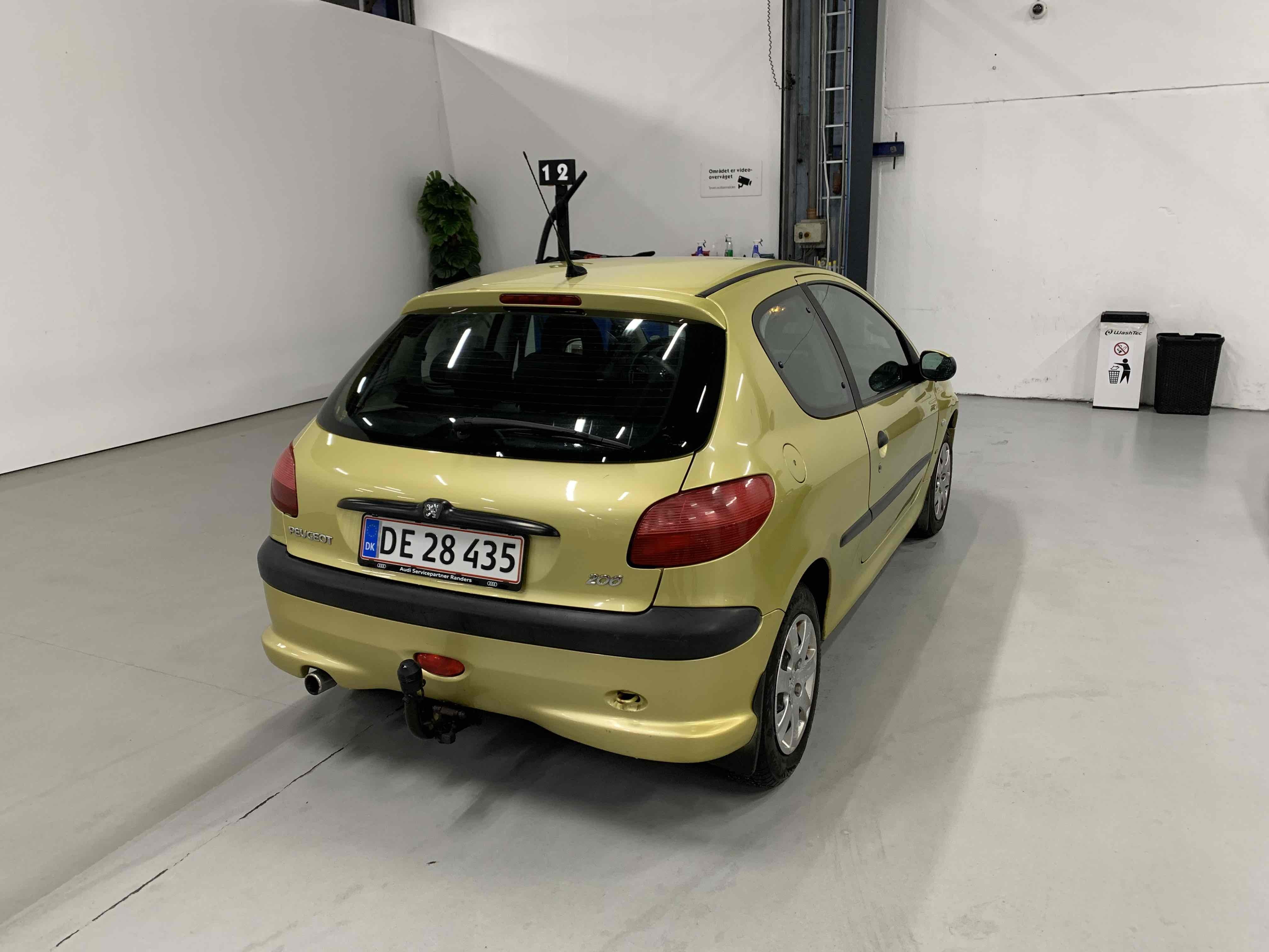 Guld Peugeot 206 fra 2004