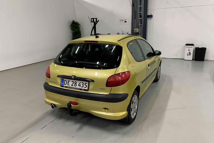 Guld Peugeot 206 fra 2004