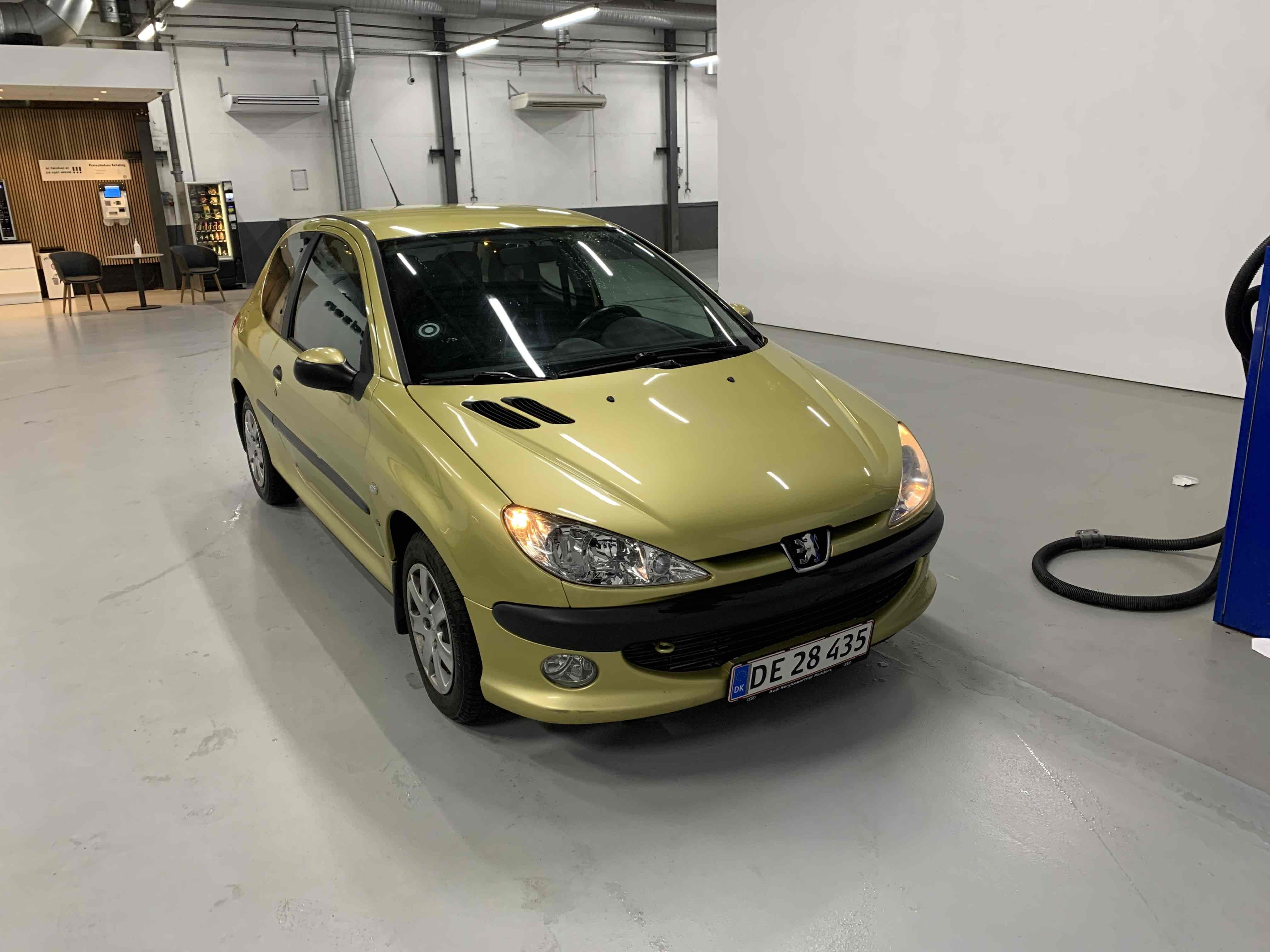 Guld Peugeot 206 fra 2004