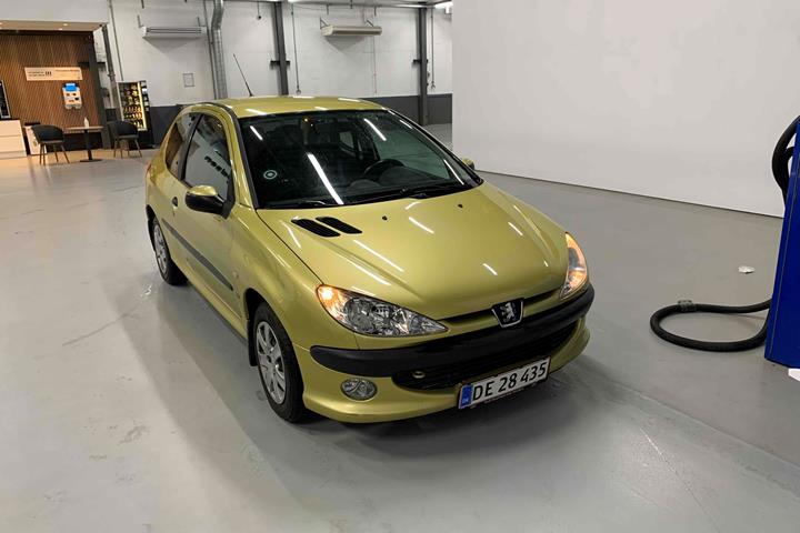 Guld Peugeot 206 fra 2004