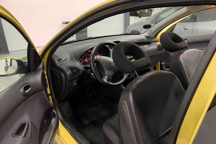 Guld Peugeot 206 fra 2004