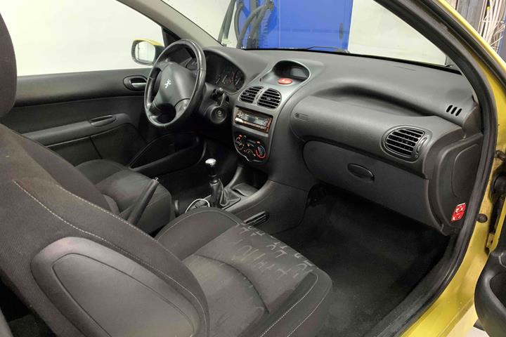 Guld Peugeot 206 fra 2004